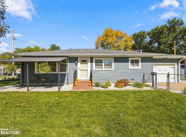 1004 Parkway Drive, Burlington, IA 52601