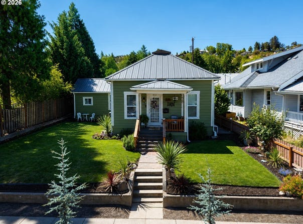 412 E 11TH St, TheDalles, OR 97058