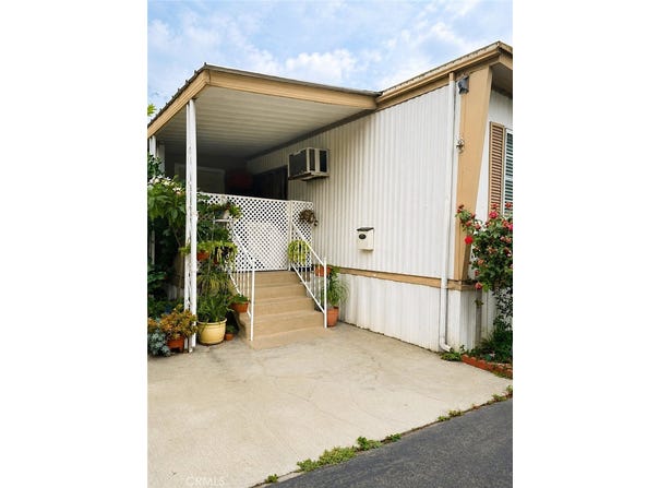 9051 Laurel Canyon Spc 30, Sun Valley, CA 91352