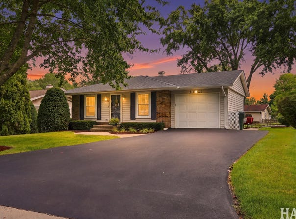 2321 Carriage Lane, Lindenhurst, IL 60046