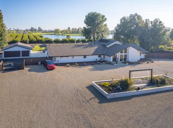 11735 E Santa Ana Avenue, Clovis, CA 93619