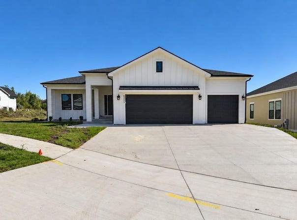 6211 SW 46th CT, Topeka, KS 66610