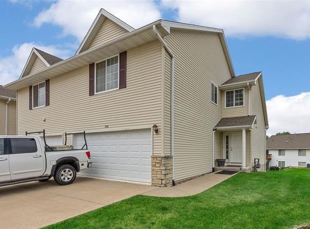 3502 Stoneview Circle SW, Cedar Rapids, IA 52404