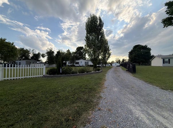 2727 Fleet Road, Adolphus, KY 42120