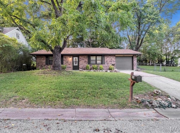 409 E 11th Street E, Washington, MO 63090