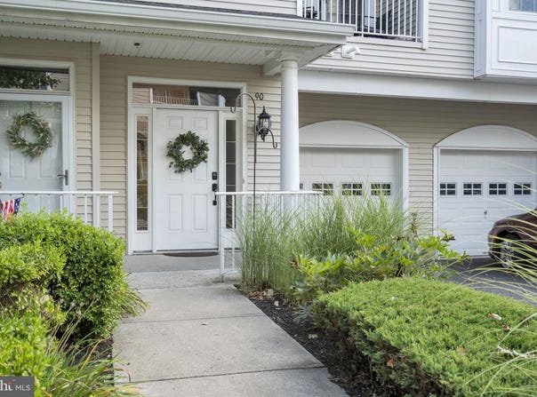 90 BRYCE Lane, MANAHAWKIN, NJ 08050