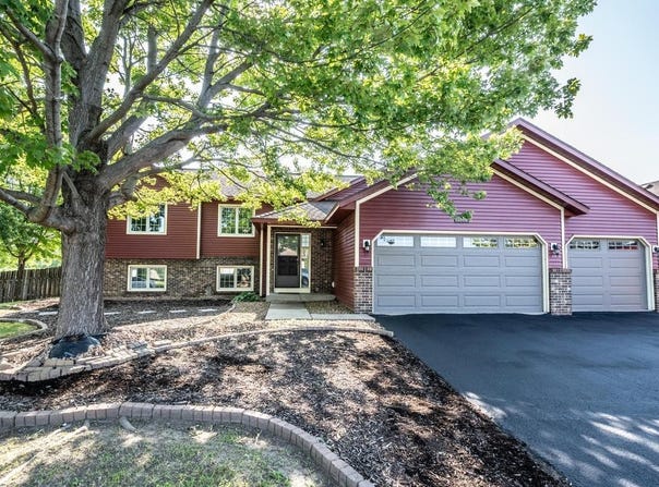 1500 Lakeview Curve, Eagan, MN 55122