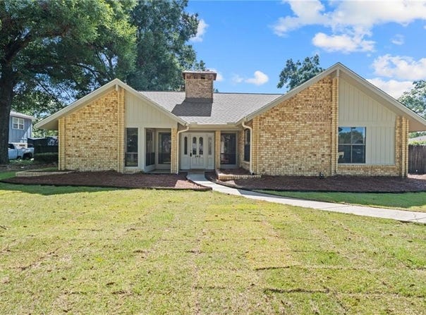 562 Vaughn Drive N, Satsuma, AL 36572