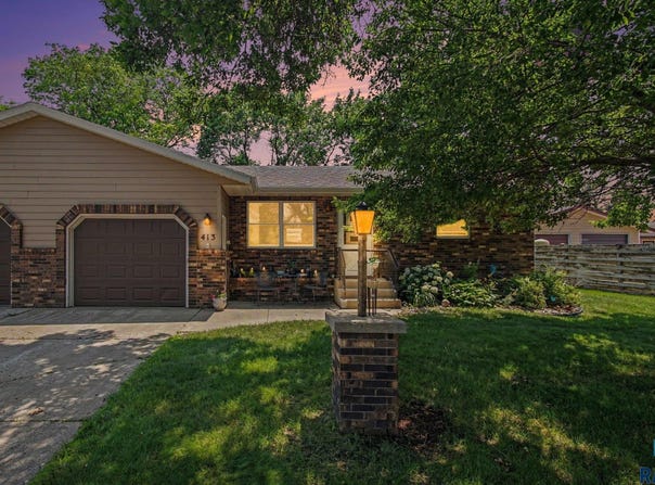 413 SE 8th St, Madison, SD 57042