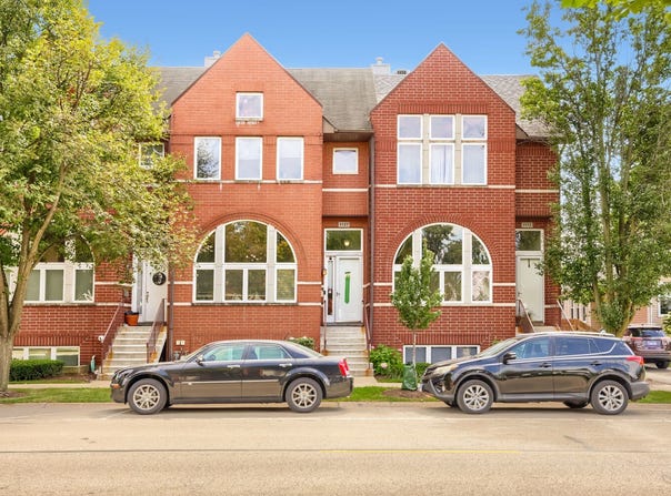 1127 E Prairie Avenue, Des Plaines, IL 60016