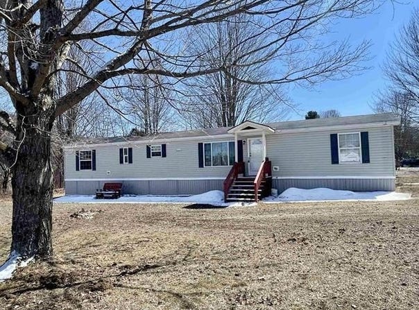 21 Daniel Drive, Lyndon, VT 05851