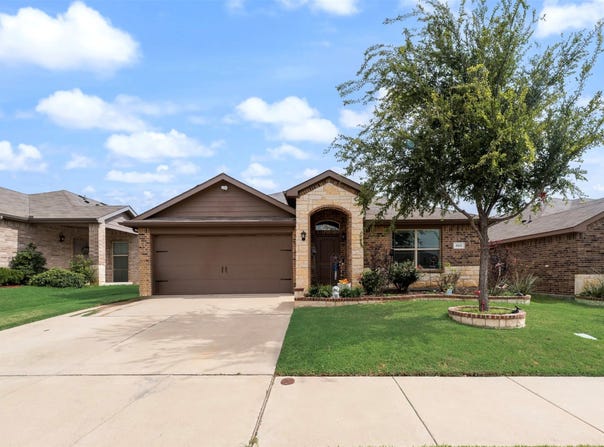 925 Walls Boulevard, Crowley, TX 76036