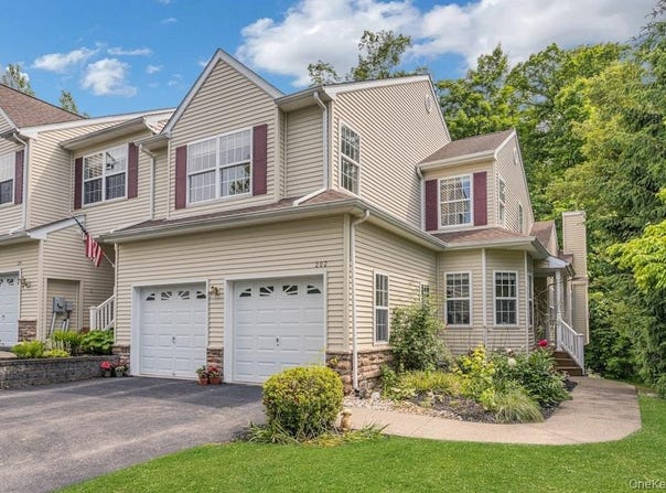 202 Pondview Loop, Wappingers Falls, NY 12590
