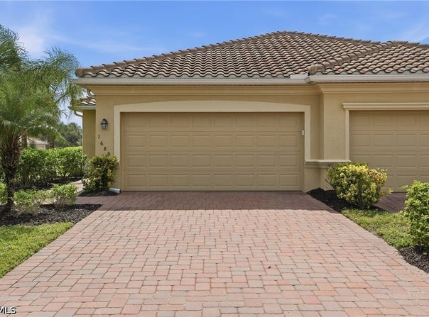 1689 Alameda Drive, Naples, FL 34120