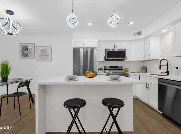 2121 S PENNINGTON, Mesa, AZ 85202