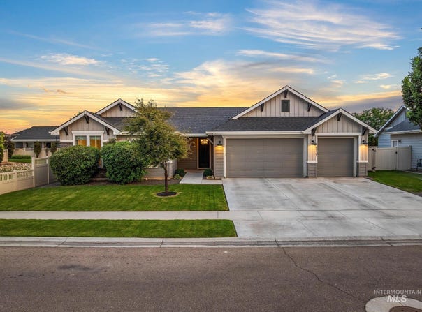 6237 E Canyon Crossing Dr, Nampa, ID 83687