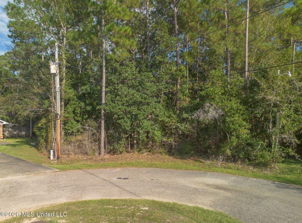 8412 Amoka Court, Diamondhead, MS 39525