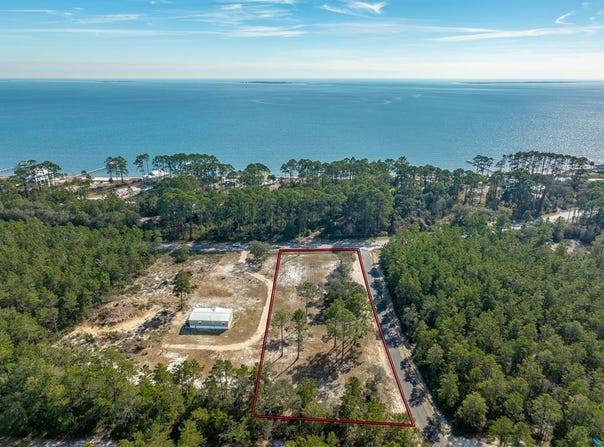 2033 Highway 98, Carrabelle, FL 32322
