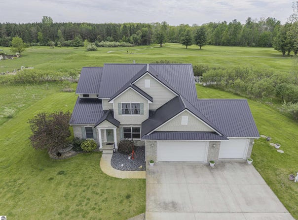 6702 Links Drive, Mt Pleasant, MI 48858