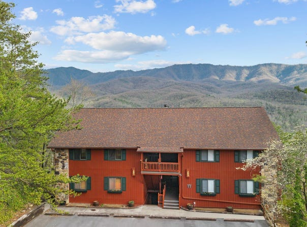 429 Deer Path Lane, Gatlinburg, TN 37738