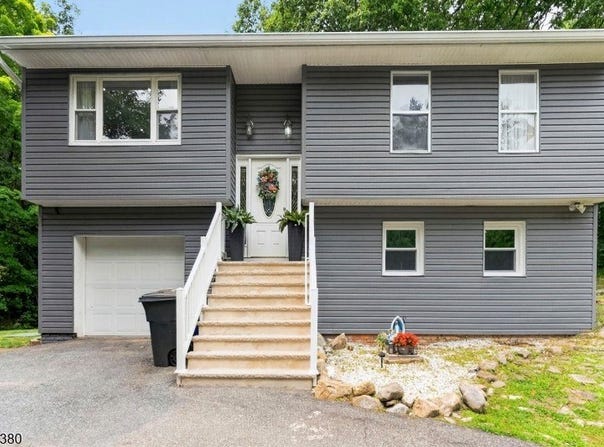 5 Lawrence Dr, Vernon Twp., NJ 07422-1020