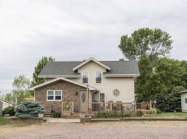 654 91st St, Beaver Creek, MN 56116