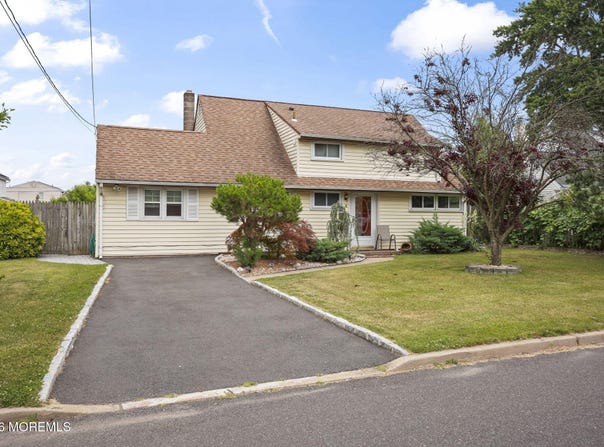 4 Farmbrook Drive, Old Bridge, NJ 08857