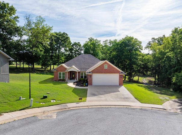 17 Valley View Rd, Batesville, AR 72501