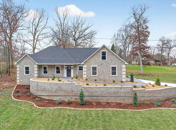 941 E Deer Creek Drive, Crossville, TN 38571