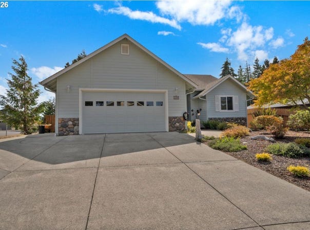 2288 11TH St, Florence, OR 97439