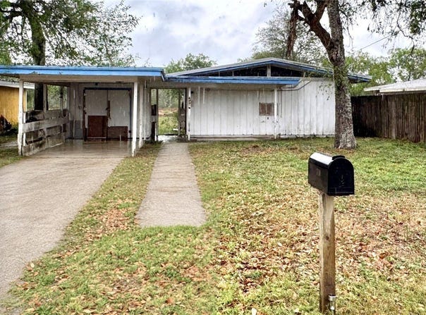 718 E Copano Street, Mathis, TX 78368