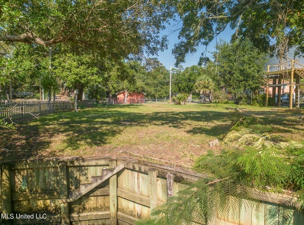 33 Good Street, Bay Saint Louis, MS 39520