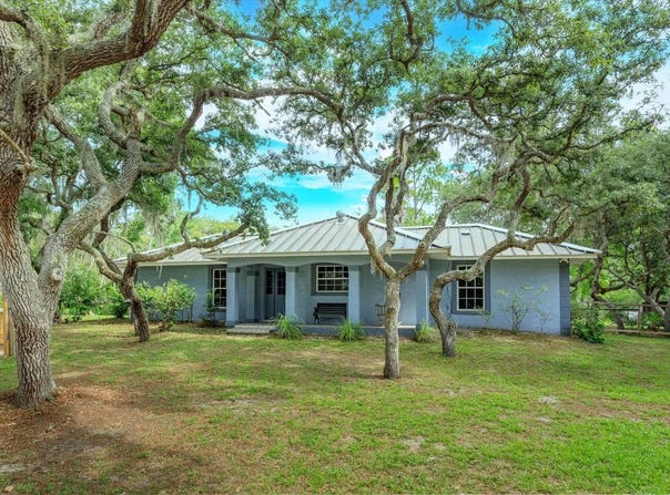 17249 Holly Ct, Umatilla, FL 32784