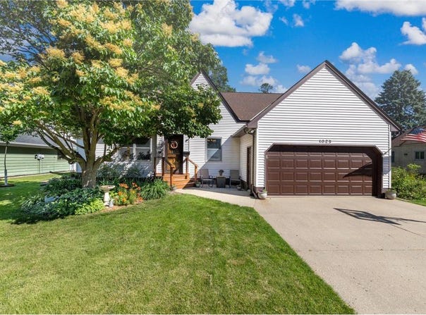 1025 3rd Avenue S, Saint James, MN 56081