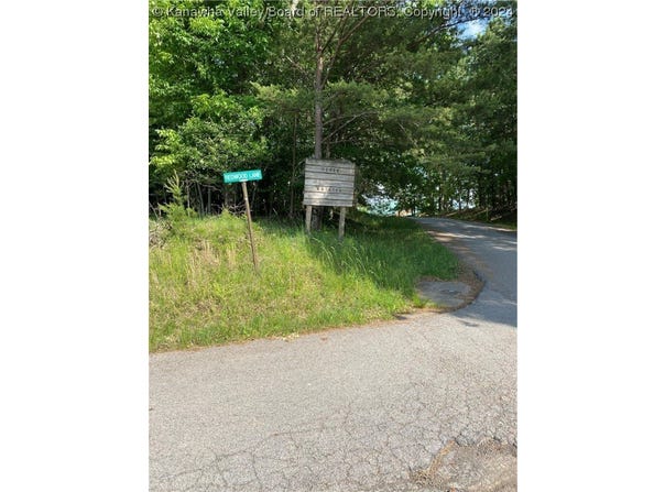 White Oak Heights, Elkview, WV 25071