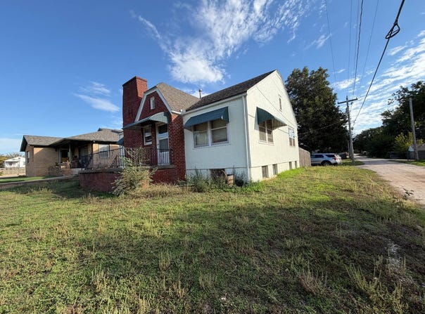 107 E Stolp, Medicine Lodge, KS 67104