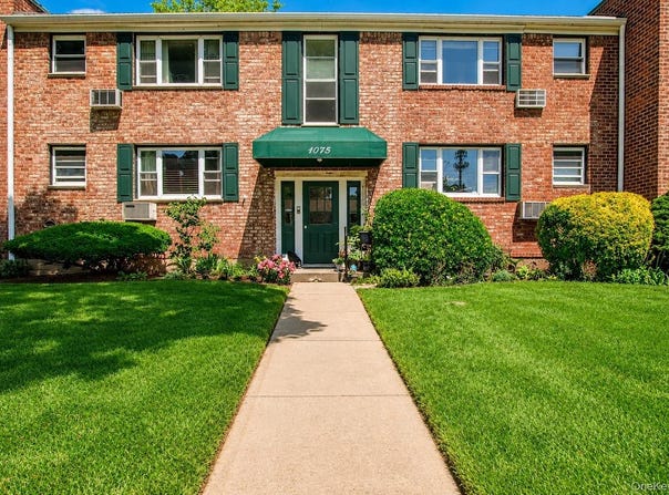 1075 Fenwood Drive, Valley Stream, NY 11580