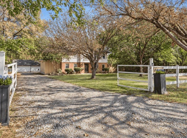 8912 S Hickory Road, Krum, TX 76249