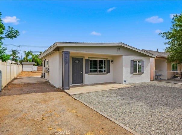 221 Pleasant View, Colton, CA 92324