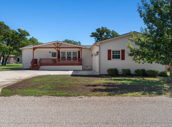215 Windmill Oaks Ave, Fredericksburg, TX 78624