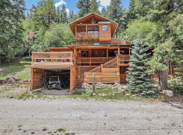 16 Peacock Ln, Cloudcroft, NM 88317-9999