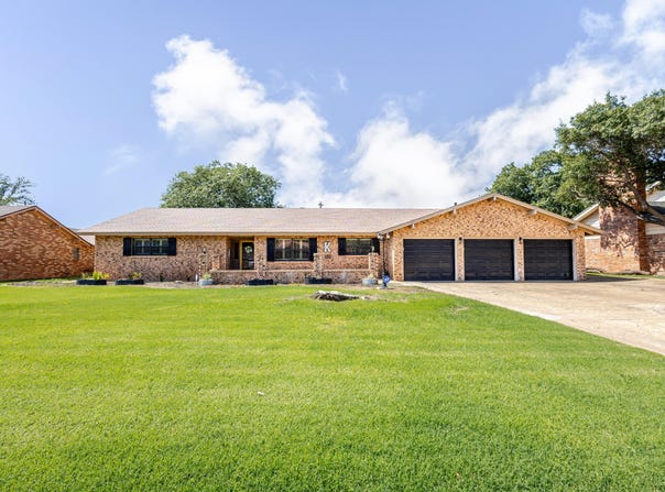 1311 Itasca Street, Plainview, TX 79072