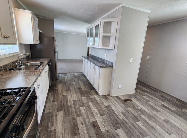 571 Delaware, Belleville, MI 48111