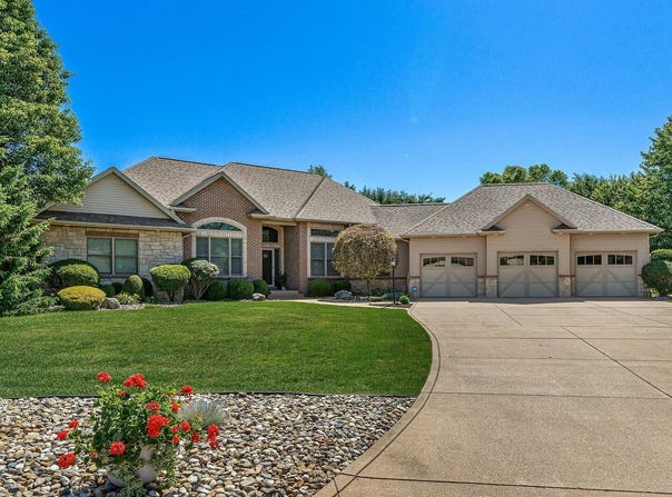 51678 Meadow Pointe Drive, Granger, IN 46530
