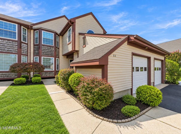 8 Rothwell Drive, Monroe, NJ 08831