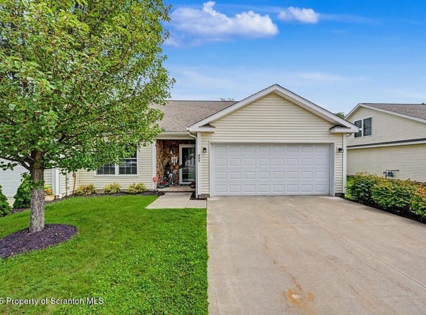 257 Foxtail Circle, Archbald, PA 18403