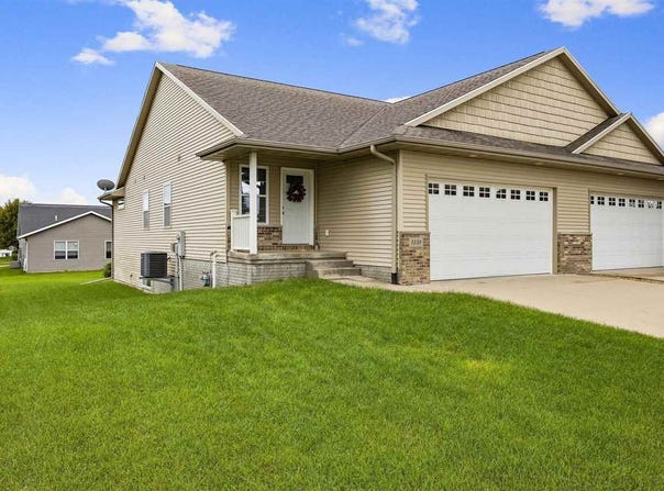 1135 Redbud Ave, Tiffin, IA 52340