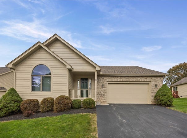 8 Autumn Trl, Webster, NY 14580