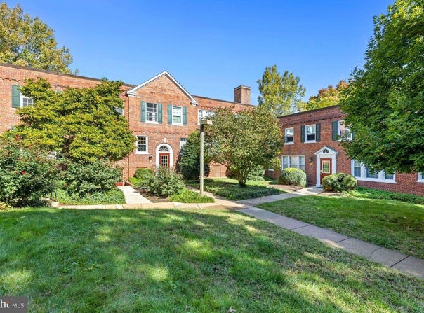1911 KEY Boulevard, ARLINGTON, VA 22201
