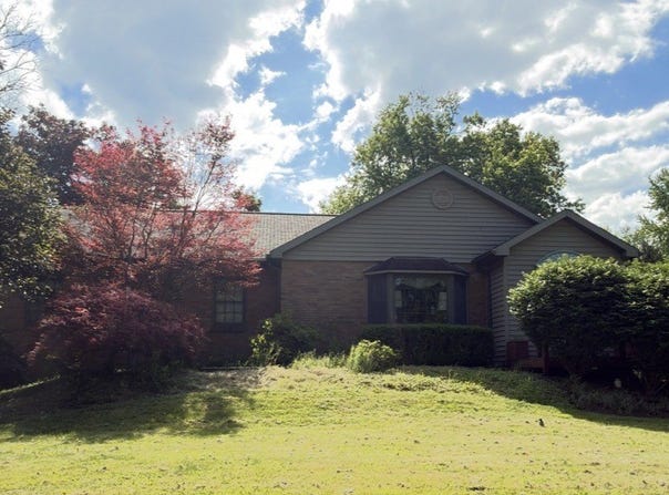 293 Spring Run Rd, Crescent, PA 15046